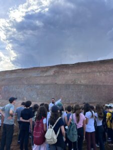 Estudantes do 7º ano visitam a Mina Emesa e conhecem de perto a operação do Grupo AVG